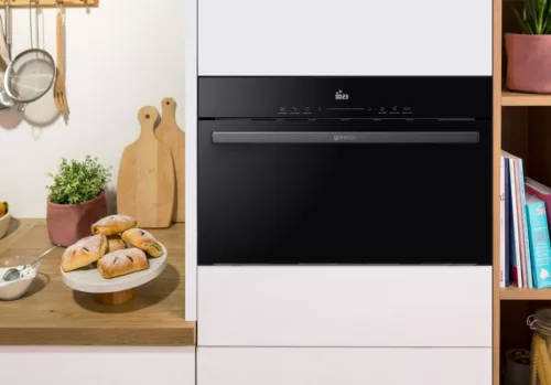Gorenje BM341M3DBGH Beépíthető mikró, 34 L, fekete üveg, lefelé nyíló ajtóval