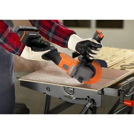 Black and Decker SAROKCSISZOLÓ SZÉNKEFE NÉLKÜLI TÁRCSÁVAL BCG6L8N-XJ
